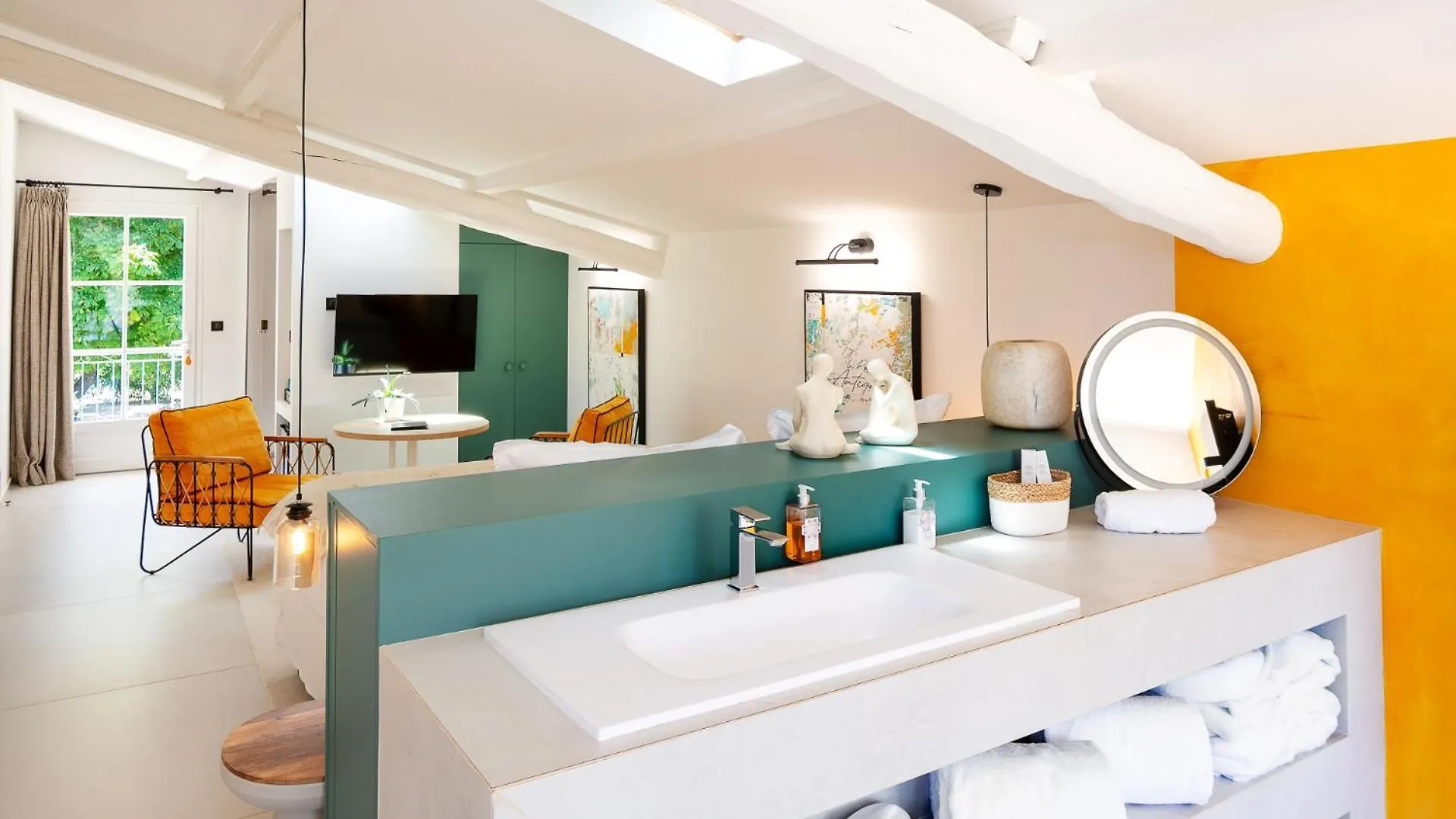 Guest house La Bastide De Damien, 5 Clefs Demeure D'Exception Et Table Remarquable Dans Le Guide Teritoria, Jacuzzi Privatif, Cuisine Etoilee Dominique Frerard Hotel Aix-en-Provence