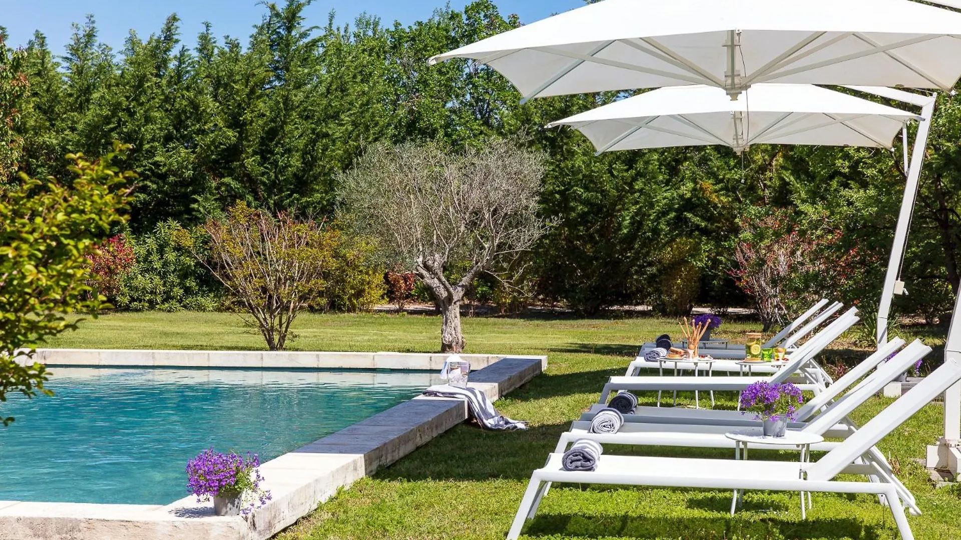 Hotel La Bastide De Damien, 5 Clefs Demeure D'Exception Et Table Remarquable Dans Le Guide Teritoria, Jacuzzi Privatif, Cuisine Etoilee Dominique Frerard Aix-en-Provence Affittacamere