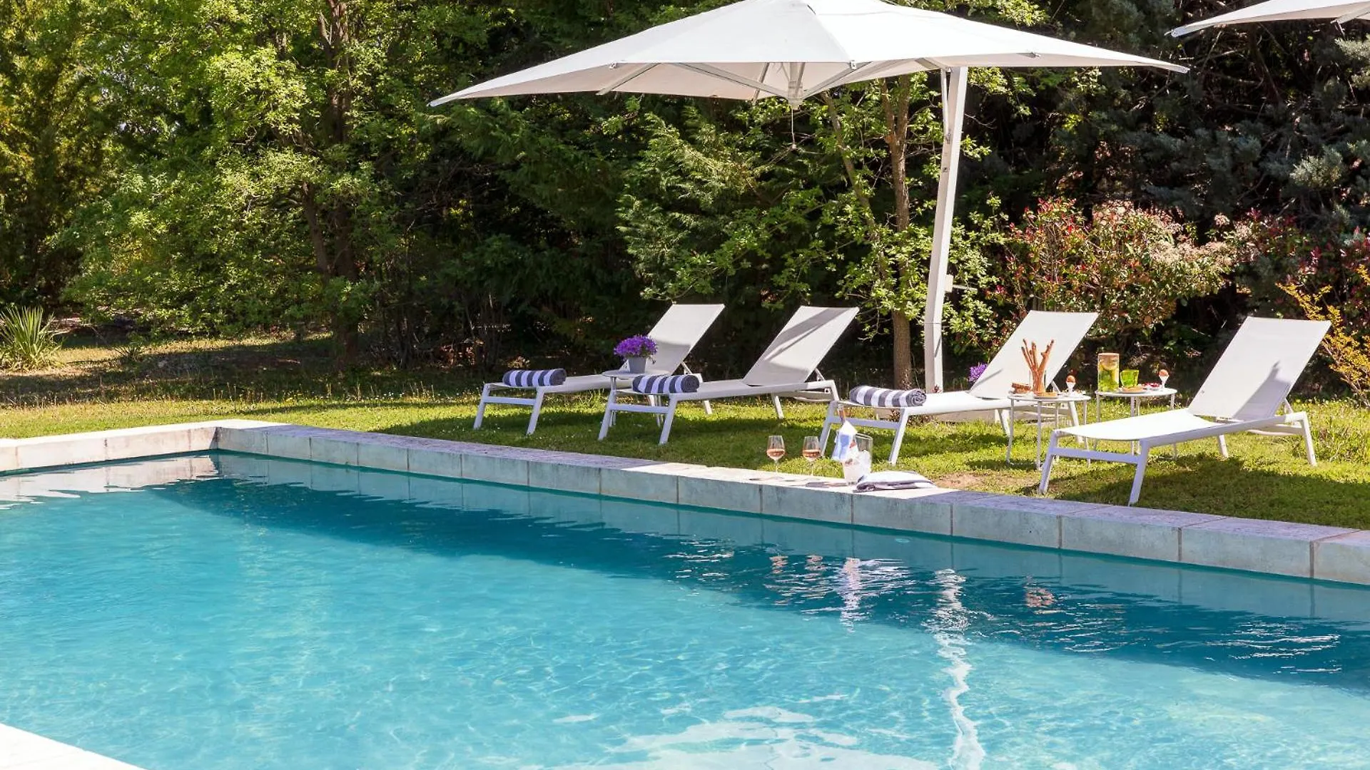 Hotel La Bastide De Damien, 5 Clefs Demeure D'Exception Et Table Remarquable Dans Le Guide Teritoria, Jacuzzi Privatif, Cuisine Etoilee Dominique Frerard Aix-en-Provence