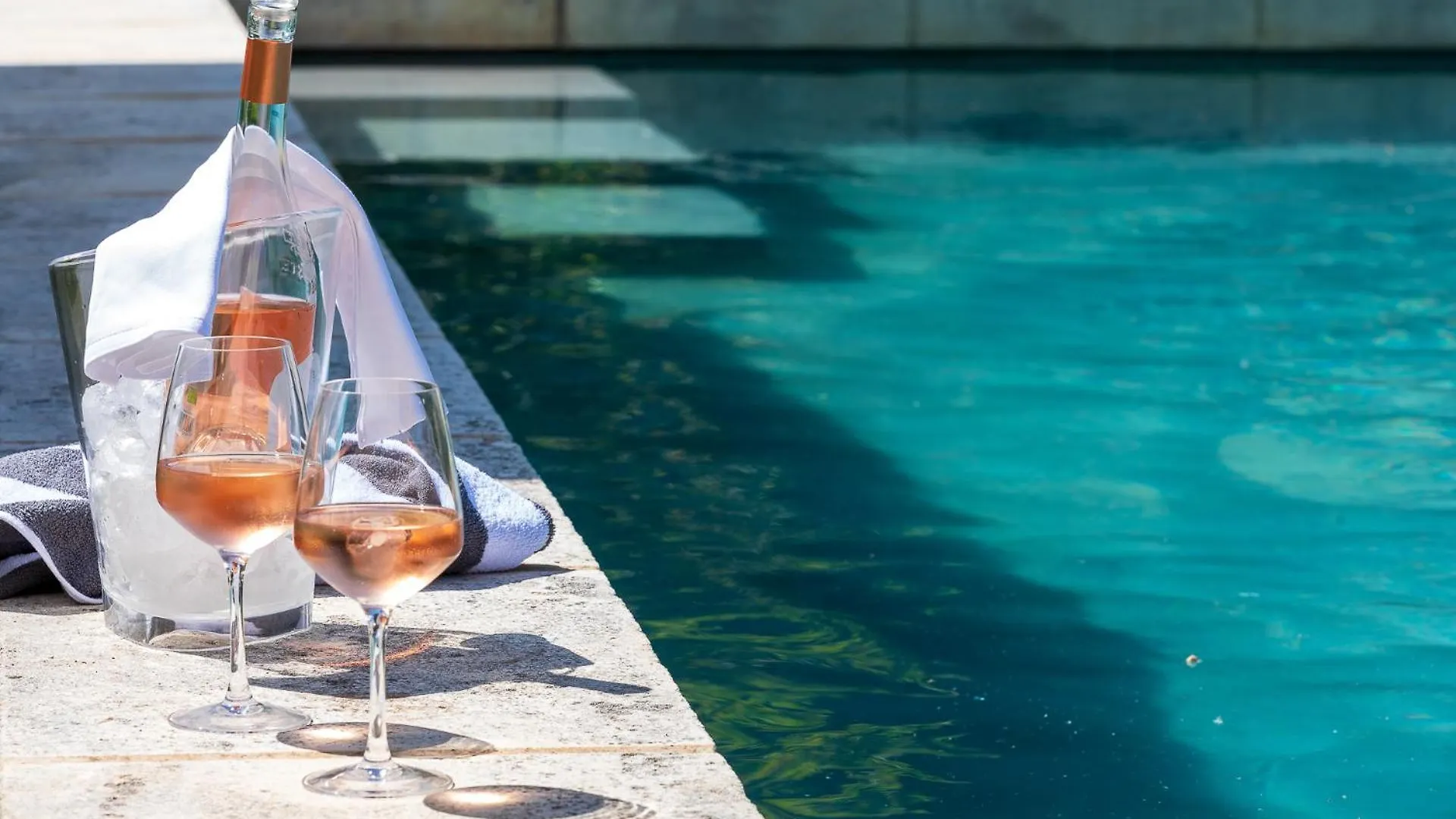 Hotel La Bastide De Damien, 5 Clefs Demeure D'Exception Et Table Remarquable Dans Le Guide Teritoria, Jacuzzi Privatif, Cuisine Etoilee Dominique Frerard Aix-en-Provence 5*,