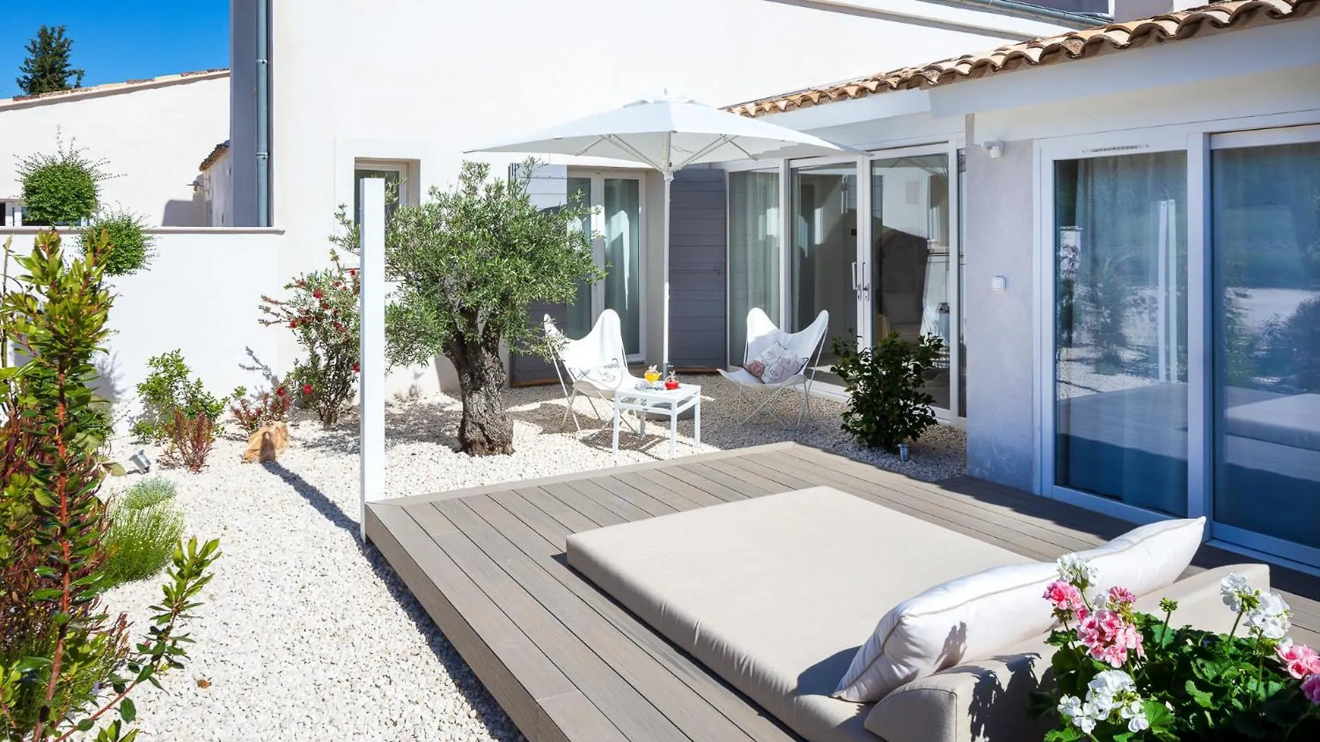 Hotel La Bastide De Damien, 5 Clefs Demeure D'Exception Et Table Remarquable Dans Le Guide Teritoria, Jacuzzi Privatif, Cuisine Etoilee Dominique Frerard Aix-en-Provence Affittacamere
