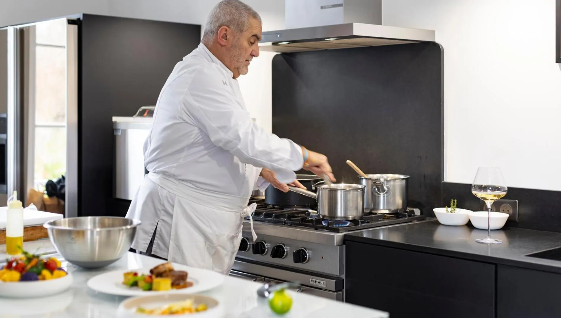 Hotel La Bastide De Damien, 5 Clefs Demeure D'Exception Et Table Remarquable Dans Le Guide Teritoria, Jacuzzi Privatif, Cuisine Etoilee Dominique Frerard Aix-en-Provence 5*,  Francia
